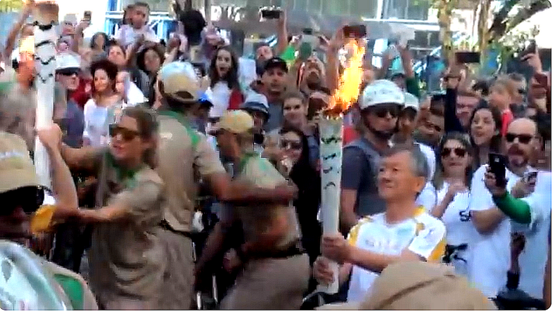 Arquivo:Akio tocha.png